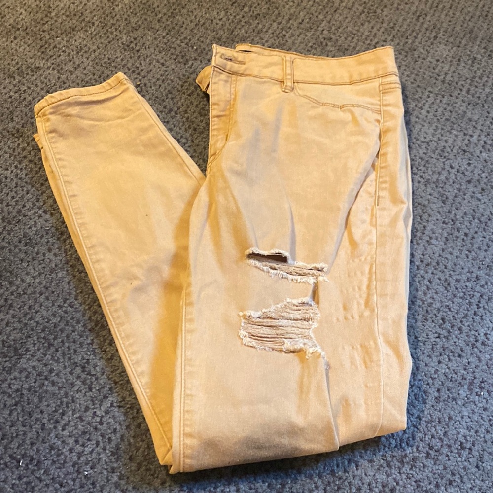 Very comfortable dark cream / khaki colored jeans